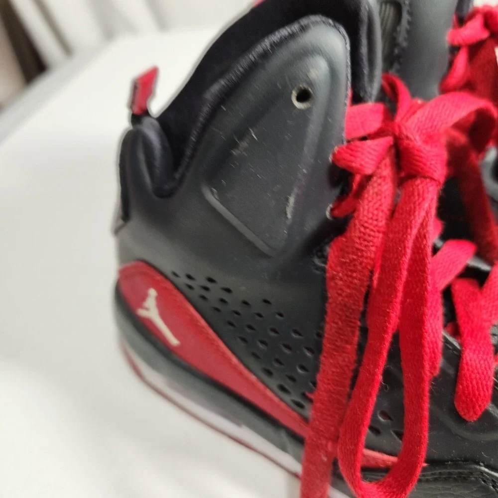 Nike Air Jordan Flight Youth Size 4Y Red/Black Basketball Sneakers 629942-012‎ - Picture 8 of 9